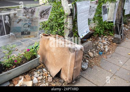 Budapest, Ungarn - 5. Juli 2023 : Völkerbesitz und Fotos zur Gedenkstätte für die Opfer der deutschen Besatzung. Hochwertige Fotos Stockfoto