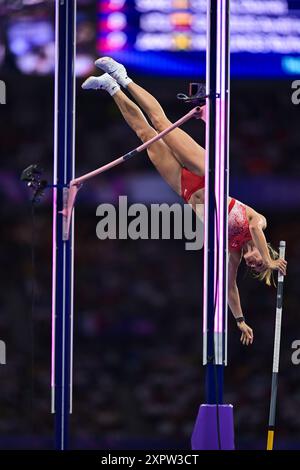 SAINT-DENIS, PA - 07.08.2024: FRAUEN STABHOCHSPRUNG - Paris 2024 Olympische Spiele - Leichtathletik - Alysha Newman von Kanada während des Women's Pole Vault Finales, am zwölften Tag der Olympischen Spiele 2024 in Paris, am 7. August 2024 im Stade de France. (Foto: Pedro Vilela/Fotoarena) Stockfoto
