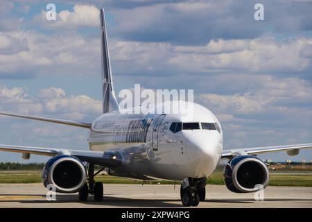 Otopeni, Rumänien. 7. August 2024: Ein Flugzeug der Fluggesellschaft Tarom mit rumänischen Ruder-, Gymnastik- und Tischtennisteams kehrt von den Olympischen Spielen Paris 2024 zurück und trifft am Flughafen Bukarest Henri Coanda in Otopeni, Rumänien, ein. Quelle: lcv/Alamy Live News Stockfoto