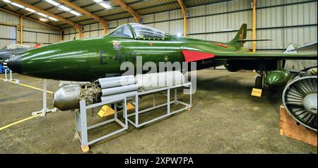 NESLAM Aero Museum Sunderland statische Anzeige Kampfflugzeug Hawker Hunter F 51 und dessen Triebwerk Stockfoto