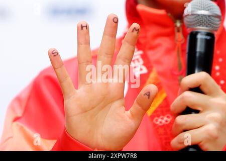 Paris, Frankreich. August 2024. Yuma Kagiyama (JPN) Eiskunstlauf : Silbermedaillengewinner Japan Team Group Teilnahme an einer Pressekonferenz nach der Verleihung der Medaillen für das Eiskunstlauf Team Event der Olympischen Spiele 2022 in Peking im Champions Park in Trocadero während der Olympischen Spiele 2024 in Paris, Frankreich . Quelle: Naoki Nishimura/AFLO SPORT/Alamy Live News Stockfoto