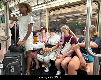 New Yorker pendeln werktags mit der U-Bahn. Stockfoto