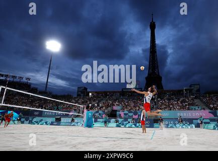 Peking, Frankreich. August 2024. Anders Berntsen Mol aus Norwegen spielt im Beachvolleyball-Viertelfinale der Männer zwischen Pablo Herrera Allepuz/Adrian Gavira Collado aus Spanien und anders Berntsen Mol/Christian Sandlie Soerum aus Norwegen bei den Olympischen Spielen 2024 in Paris, Frankreich, 7. August 2024. Quelle: Cao Can/Xinhua/Alamy Live News Stockfoto
