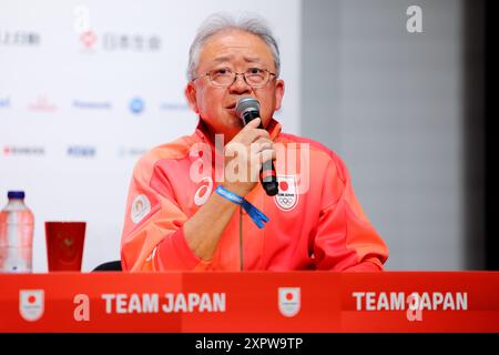 Paris, Frankreich. August 2024. Hidehito Ito (JPN) Eiskunstlauf : Silbermedaillengewinner Japan Team Group Teilnahme an einer Pressekonferenz nach der Verleihung der Medaillen für das Eiskunstlauf Team Event der Olympischen Spiele 2022 in Peking im Champions Park in Trocadero während der Olympischen Spiele 2024 in Paris, Frankreich . Quelle: Naoki Nishimura/AFLO SPORT/Alamy Live News Stockfoto