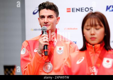 Paris, Frankreich. August 2024. Takeru Komatsubara (JPN) Eiskunstlauf : Silbermedaillengewinner Japan Team Group Teilnahme an einer Pressekonferenz nach der Verleihung der Medaillen für das Eiskunstlauf Team Event der Olympischen Spiele 2022 in Peking im Champions Park in Trocadero während der Olympischen Spiele 2024 in Paris, Frankreich . Quelle: Naoki Nishimura/AFLO SPORT/Alamy Live News Stockfoto