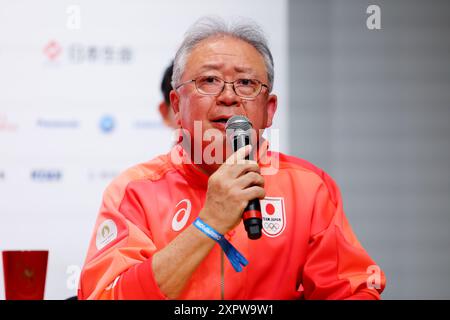 Paris, Frankreich. August 2024. Hidehito Ito (JPN) Eiskunstlauf : Silbermedaillengewinner Japan Team Group Teilnahme an einer Pressekonferenz nach der Verleihung der Medaillen für das Eiskunstlauf Team Event der Olympischen Spiele 2022 in Peking im Champions Park in Trocadero während der Olympischen Spiele 2024 in Paris, Frankreich . Quelle: Naoki Nishimura/AFLO SPORT/Alamy Live News Stockfoto