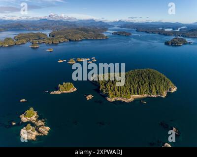 Luftaufnahme des Broughton Archipelago Marine Park und des Eingangs zum Knight Inlet, First Nations Territory, Traditional Territories of the K Stockfoto