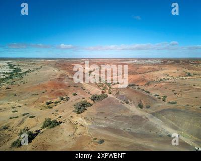 Historische 1889 Algebuckina Railway Bridge (alte Ghan-Linie) Oodnadatta Track, Outback, South Australia, Australien - Luftfahrt Stockfoto