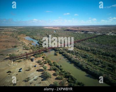 Historische 1889 Algebuckina Railway Bridge (alte Ghan-Linie) Oodnadatta Track, Outback, South Australia, Australien - Luftfahrt Stockfoto