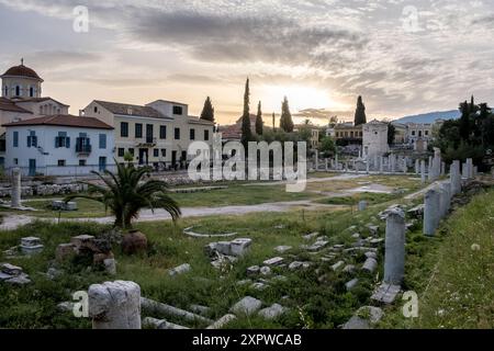 Blick auf den Sonnenaufgang auf die römische Agora, in der Altstadt von Athen, nördlich der Akropolis und östlich der antiken Agora. Stockfoto