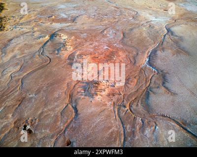 Muster in der Salzpfanne, QAA Line, Munga-Thirri National Park, Simpson Desert, Outback Queensland, Australien Stockfoto