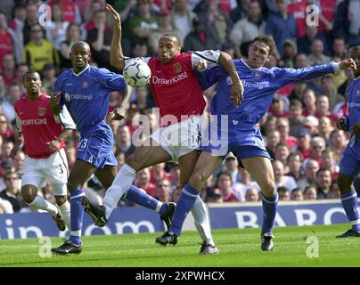 Aktenfoto vom 21.04.2002 von Arsenals Thierry Henry, der mit Tommy Miller von Ipswich Town kämpfte. 22 - der aufgehobene Ipswich ist nach 22 Jahren in der ersten Liga und der Meisterschaft wieder in der ersten Liga. Ausgabedatum: Donnerstag, 8. August 2024. Stockfoto