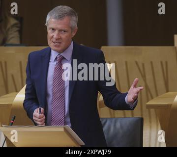 Aktenfoto vom 06/21 des Vorsitzenden der schottischen Liberaldemokraten Willie Rennie während der Debatte über die wirtschaftliche Erholung im schottischen Parlament in Holyrood, Edinburgh. Willie Rennie, Wirtschaftssprecher der schottischen Liberaldemokraten, hat an den Wirtschafts- und Handelsminister Jonathan Reynolds geschrieben, um zu warnen, dass das Stahlwerk Dalzell in Motherwell, North Lanarkshire, "am Rande der Schließung stand". Ausgabedatum: Donnerstag, 8. August 2024. Stockfoto