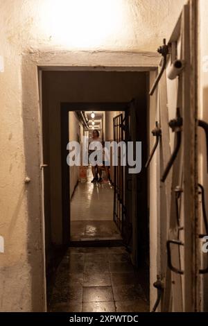 Massiver, fünfstöckiger Bunker, der vom kommunistischen Diktator Albaniens im Herzen von Tirana erbaut wurde und vom ehemaligen Diktator Enver Hoxha erbaut wurde. Stockfoto