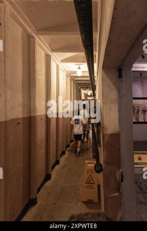 Massiver, fünfstöckiger Bunker, der vom kommunistischen Diktator Albaniens im Herzen von Tirana erbaut wurde und vom ehemaligen Diktator Enver Hoxha erbaut wurde. Stockfoto