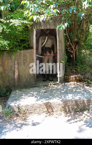 Ein massiver, fünfstöckiger Bunker, der vom kommunistischen Diktator Albaniens im Herzen von Tirana erbaut wurde und vom ehemaligen Diktator Enver Hoxha erbaut wurde. Stockfoto