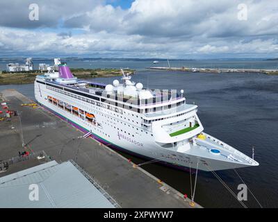 Kreuzfahrtschiff Ambassador Ambition hat heute im Hafen von Leith angedockt. Das Kreuzfahrtschiff wird ab dem 8-15. August eine Woche lang zum Playbill FringeShip Hotel Stockfoto