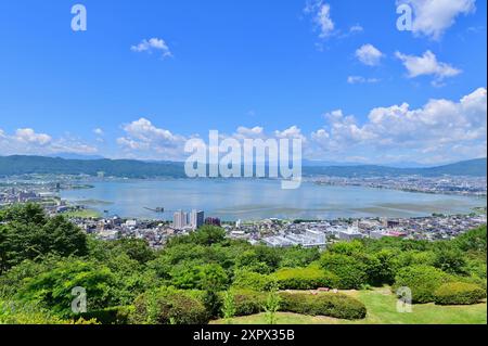 Panoramablick auf den Suwa-See vom Tateishi Park in der Präfektur Nagano Stockfoto