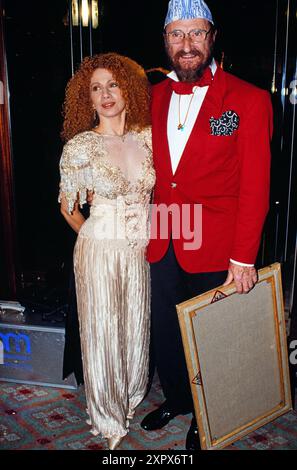 Julia Migenes, amerikanische Sängerin, mit Ernst Fuchs, alias Professor Ernst Fuchs, berühmter Maler, Grafiker und Bildhauer aus Österreich, um 1990. Stockfoto