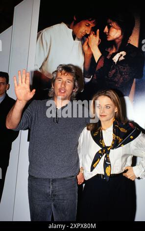 Richard Gere und Jodie Foster, die beiden Stars spielen zusammen im amerikanischen Film: Sommersby, hier beim Kinostart in Deutschland, 1993. Stockfoto
