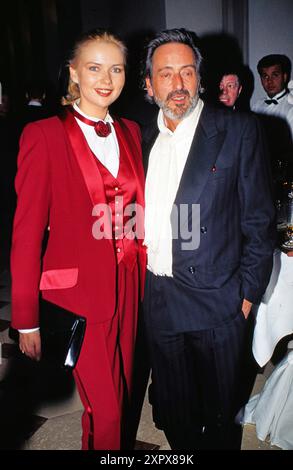 Schauspielerin Veronica Ferres mit Partner und Filmregisseur Helmut Dietl, um 1992. Stockfoto