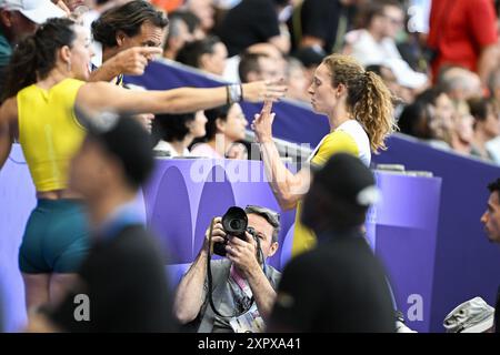 Paris, Frankreich. August 2024. Coach Fernando Oliva und belgische Athletin Noor Vidts wurden am Donnerstag, dem 08. August 2024, in Paris beim Leichtathletikwettbewerb bei den Olympischen Spielen 2024 in Paris, dargestellt. Die Spiele der XXXIII. Olympiade finden vom 26. Juli bis 11. August in Paris statt. Die belgische Delegation zählt 165 Athleten, die in 21 Sportarten antreten. BELGA FOTO JASPER JACOBS Credit: Belga News Agency/Alamy Live News Stockfoto