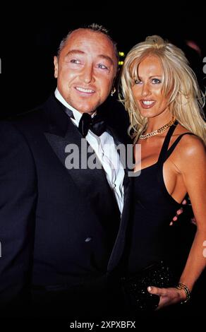 Irischer Tanzstar Michael Flatley mit Verlobter Lisa Murphy, um 1998. Stockfoto