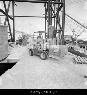 Aktuell 20-9-1968 : Bergbau während Lawinen. Auf Stjernøya gibt es einen Steinbruch für Nepelinsyelit. Nephelinsyelit besteht aus Feldspat und Nephelin und wird hauptsächlich in der Glas- und Porzellanindustrie verwendet. Die Bergbaugesellschaft löst gelegentlich kontrollierte Erdrutsche aus, um Lawinen zu verhindern. Foto: Sverre A. Børretzen / aktuell / NTB ***FOTO NICHT VERARBEITET*** dieses Bild wird automatisch übersetzt dieses Bild wird automatisch übersetzt Stockfoto