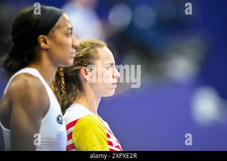 Paris, Frankreich. August 2024. Die belgische Athletin Nafissatou Thiam und die belgische Athletin Noor Vidts wurden am Donnerstag, den 08. August 2024, in Paris, beim Hochsprung, dem zweiten Ereignis des Damenheptathlons beim Leichtathletikwettbewerb bei den Olympischen Spielen 2024, dargestellt. Die Spiele der XXXIII. Olympiade finden vom 26. Juli bis 11. August in Paris statt. Die belgische Delegation zählt 165 Athleten, die in 21 Sportarten antreten. BELGA FOTO JASPER JACOBS Credit: Belga News Agency/Alamy Live News Stockfoto