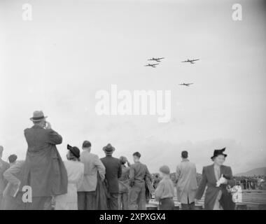 Aktuell 19–1948: Norwegen auf Flügeln – Herr der Luft die Hauptstadt war im Zeichen des Flugzeugs im Zeitraum 6-12. September. Unter dem Motto "Norwegen auf Flügeln" organisierte der norwegische Aero Club mit Unterstützung aller, die etwas mit der Luftfahrt in diesem Land zu tun haben, eine Flugwoche, die legendär werden wird. Flugschau und Flugschau in Oslo. Flugwoche. Foto: Sverre A. Børretzen /aktuell/NTB *** FOTO NICHT VERARBEITET*** Stockfoto