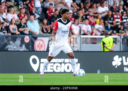 Aurele Amenda (Eintracht Frankfurt, #05) am Ball, GER, FSV Frankfurt vs. Eintracht Frankfurt, Fussball, Testspiel, Spielzeit 2024/2025, 07.08.2024. Foto: Eibner-Pressefoto/Florian Wiegand Stockfoto