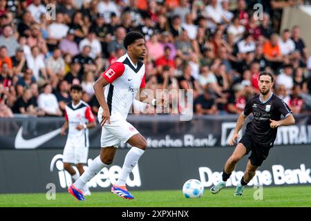 Aurele Amenda (Eintracht Frankfurt, #05) am Ball, GER, FSV Frankfurt vs. Eintracht Frankfurt, Fussball, Testspiel, Spielzeit 2024/2025, 07.08.2024. Foto: Eibner-Pressefoto/Florian Wiegand Stockfoto
