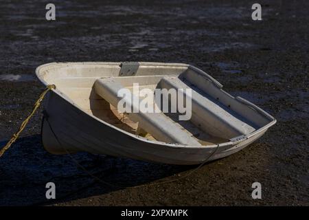Gestrandetes Boot bei Ebbe Stockfoto
