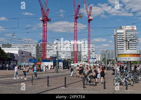 Alexanderplatz, Weltzeituhr, Polizeistation, Baustelle Hochhausprojekt D3, Convivio, Berlin-Mitte Stockfoto