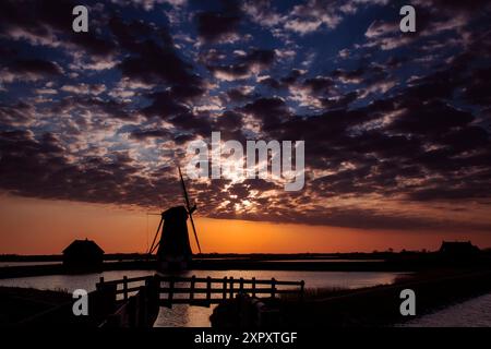 Het Noorden Windmühle at Dawn, Niederlande, Texel, Krassekeet Stockfoto