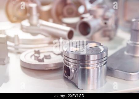 Metallprodukte, die durch Gießtechniken hergestellt werden, aus nächster Nähe. Industrie Stockfoto