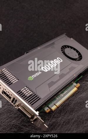 Burgas, Bulgarien - 8. August 2024: Grafikkartenmodell Nvidia Quadro K 4000. Selektiver Fokus mit geringer Schärfentiefe. Stockfoto