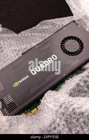 Burgas, Bulgarien - 8. August 2024: Grafikkartenmodell Nvidia Quadro K 4000. Selektiver Fokus mit geringer Schärfentiefe. Stockfoto