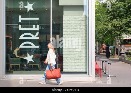 Ein Krippencafé in Clichy-Batignolles, Paris Stockfoto