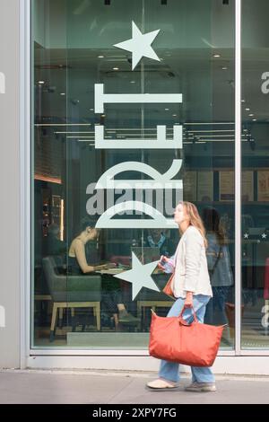 Ein Krippencafé in Clichy-Batignolles, Paris Stockfoto