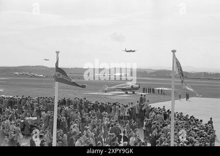 Aktuell 19–1948: Norwegen auf Flügeln – Herr der Luft die Hauptstadt war im Zeichen des Flugzeugs im Zeitraum 6-12. September. Unter dem Motto "Norwegen auf Flügeln" organisierte der norwegische Aero Club mit Unterstützung aller, die etwas mit der Luftfahrt in diesem Land zu tun haben, eine Flugwoche, die legendär werden wird. Flugschau und Flugschau in Oslo. Flugwoche. Foto: Sverre A. Børretzen /aktuell/NTB *** FOTO NICHT VERARBEITET*** Stockfoto