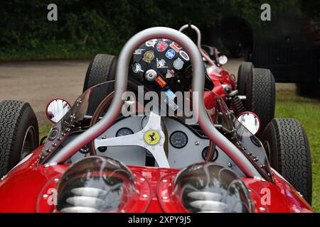 Jason Wright, Ferrari 156, Sharknose, unter Verwendung der Materialien und Technologien, die in der Nachkriegszeit entwickelt wurden, konnte die Gesamtleistung des Motors deutlich gesteigert werden Stockfoto