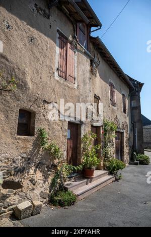 Frankreich, Region Nouvelle-Aquitaine, Donzenac, traditionelle alte Häuser in der Rue des Pénitents Stockfoto