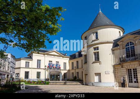 Außenansicht des Rathauses von Clamart, einer französischen Gemeinde südwestlich von Paris, im Departement Hauts-de-seine in der Region Île-de-France Stockfoto