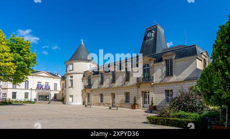 Außenansicht des Rathauses von Clamart, einer französischen Gemeinde südwestlich von Paris, im Departement Hauts-de-seine in der Region Île-de-France Stockfoto