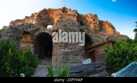 Ruinen der antiken Stadt Side. Altes Theater. Blick von außen. Stockfoto