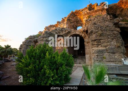 Ruinen der antiken Stadt Side. Altes Theater. Blick von außen. Stockfoto