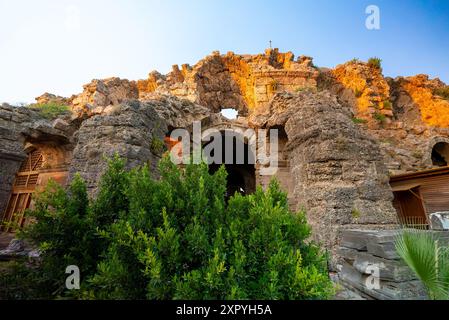 Ruinen der antiken Stadt Side. Altes Theater. Blick von außen. Stockfoto