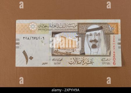 Saudi-Arabien 10-Rial-Banknotenseite zeigt den Murabba-Palast und das Porträt von König Abdullah bin Abdul Aziz al Saud. Stockfoto