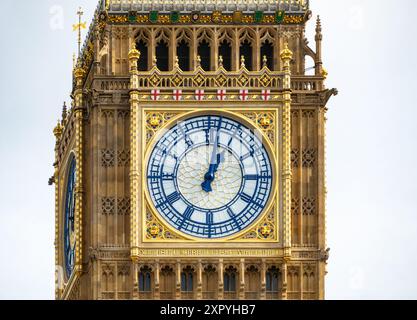 Nahaufnahme des Big Ben (The Elizabeth Tower) Zifferblatts, Palace of Westminster, London, England Stockfoto